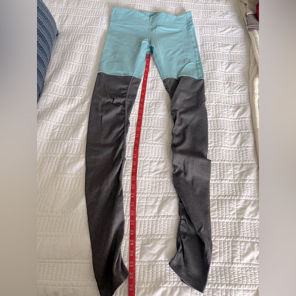 ALO Yoga Goddess Two-Tone Leggings in Teal and Gray